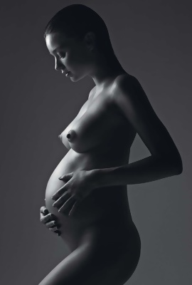 /Pregnant lingerie model Miranda Kerr posing naked