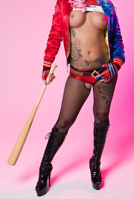 /Kinky Kleio Valentien as crazy Harley Quinn