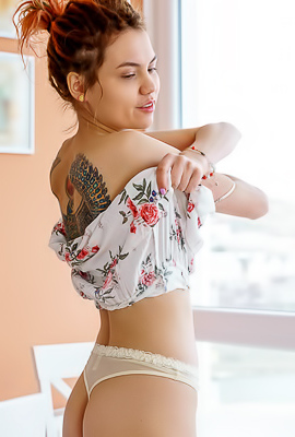 /Aphrodesia Flaunts The Bare Folds Of Her Meaty Twat