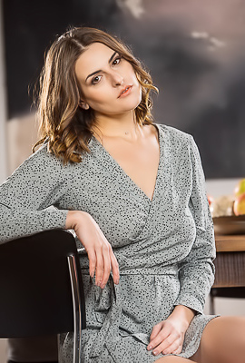 /Nice And Beautiful Model Eva M Gets Naked
