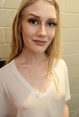 /Emma Starletto Ready To Fuck Without Waiting Another Moment