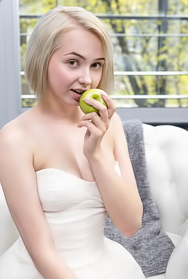 Scarlet Full Nude Erotica